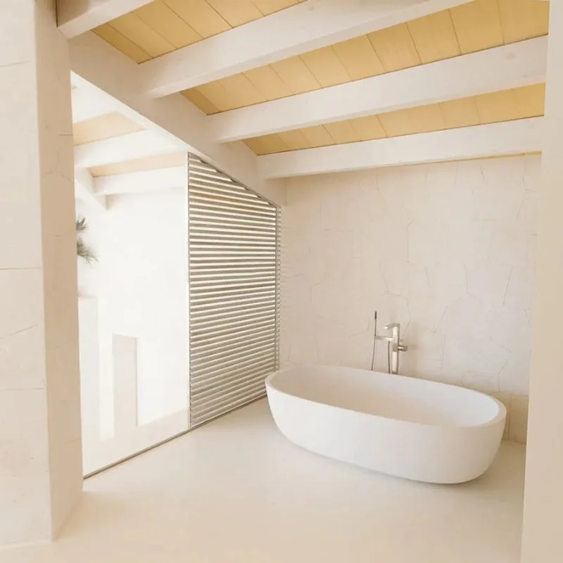 أرضيات مايكروسمنت أنيقة للحمام