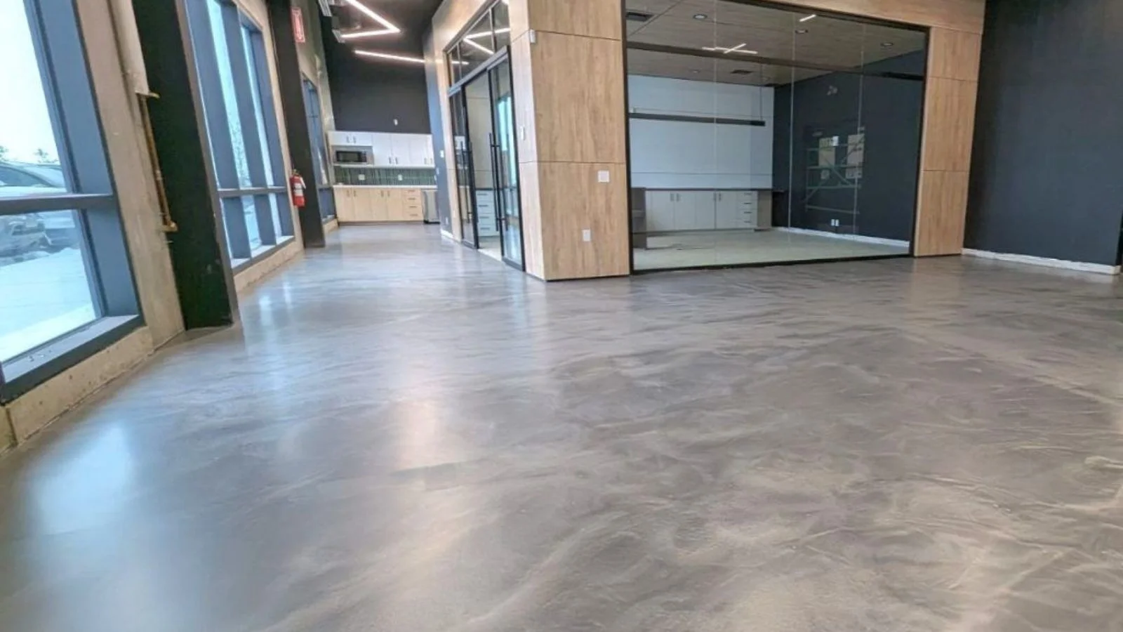 Polished concrete flooring in a modern commercial showroom in Jeddah, Saudi Arabia – durable and stylish floor finish.
