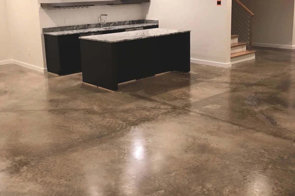 Glossy black epoxy garage floor in Makkah by Floroz