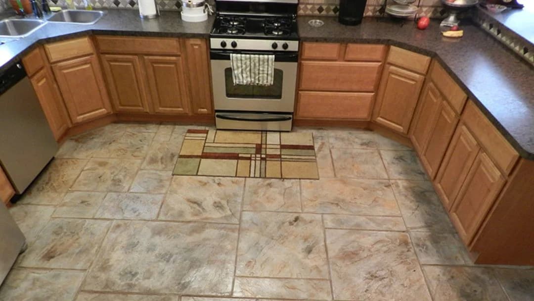 Stamped concrete kitchen flooring in Saudi Arabia with natural stone look by Floroz