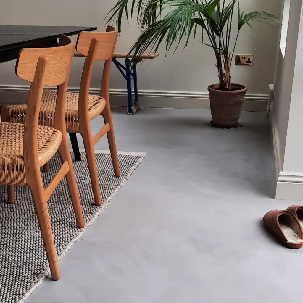 Microcement compared with tiles, polished concrete, and marble in Riyadh