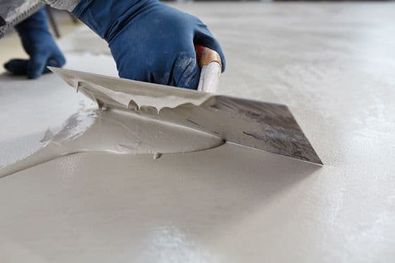 Hand-troweling the fine aesthetic layer of microcement