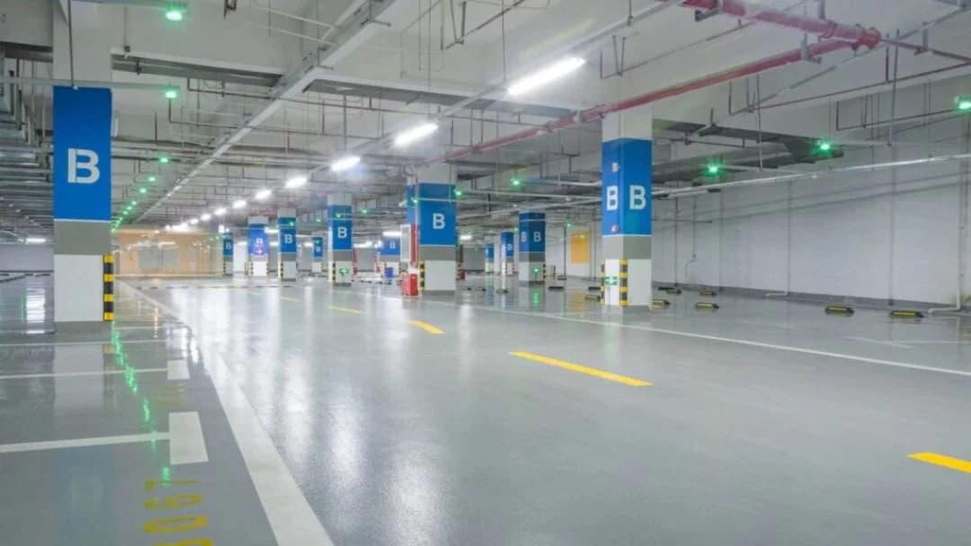 Epoxy flooring in a large commercial parking garage in Saudi Arabia with a glossy finish by Floroz.
