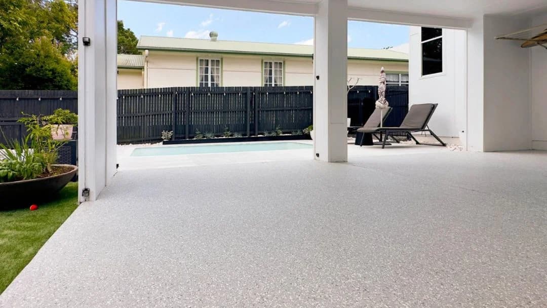 Epoxy flooring on an outdoor patio area in Saudi Arabia with a smooth decorative finish by Floroz.