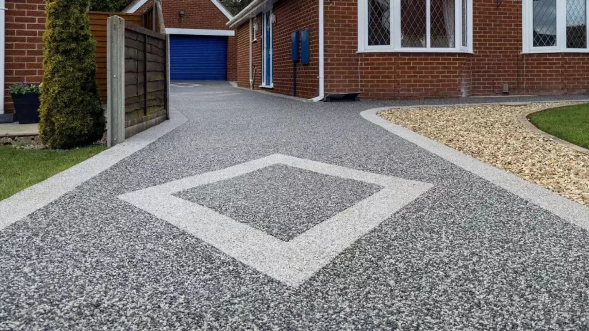 Modern resin bound driveway in Saudi Arabia with decorative stone finish by Floroz, offering seamless, durable, and slip-resistant surface for luxury homes.