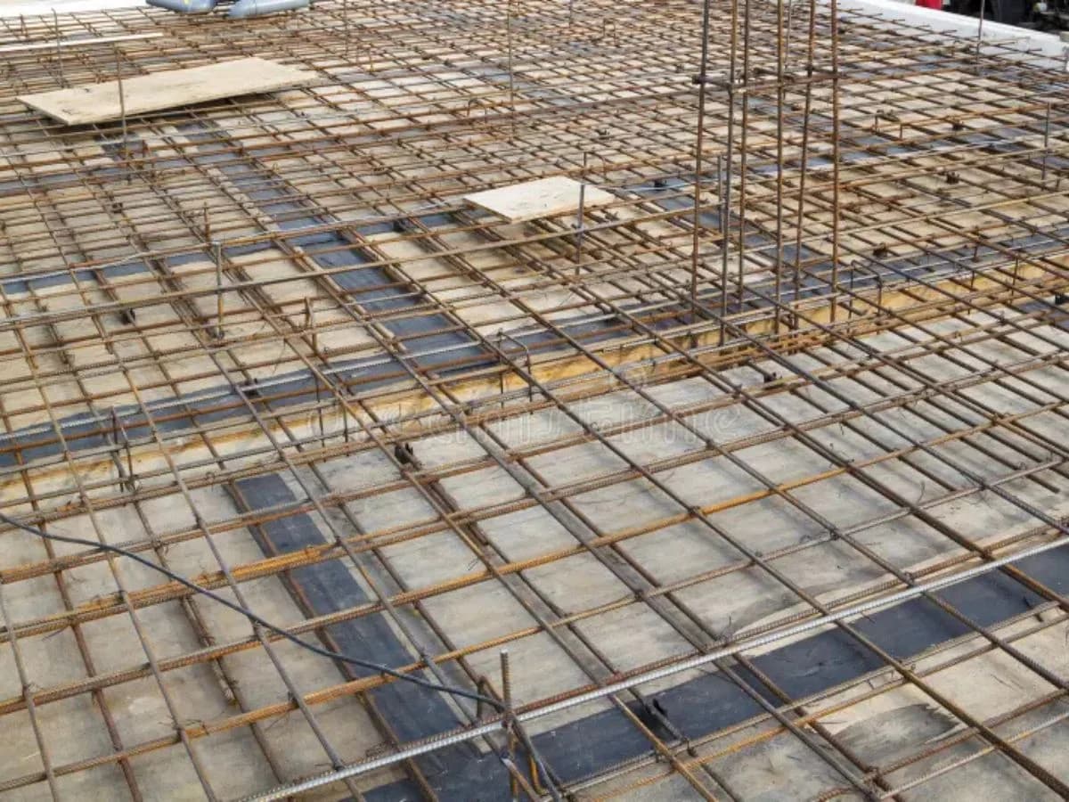 Floroz artisan installing precision formwork and reinforcement for stamped concrete in Saudi Arabia