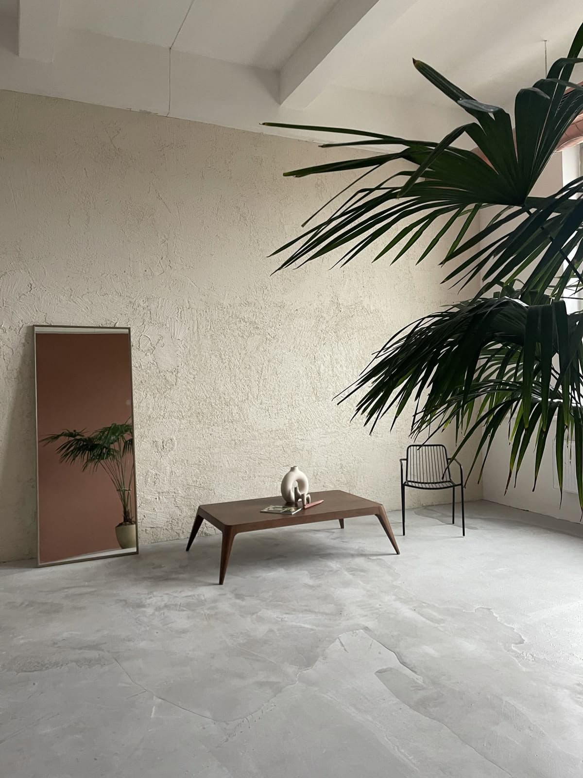 Stamped concrete flooring in Jeddah showing industrial luxury design with humidity-proof finish