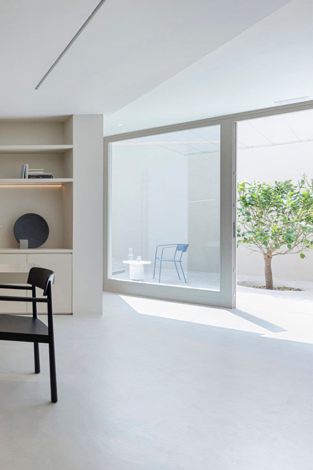 Microcement vs Tiles in Riyadh 2025: Cost & Dust Storm Durability Compared