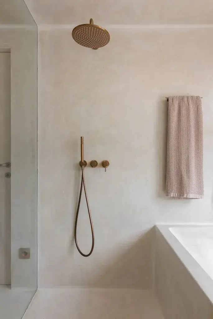 Arched shower niche finished in seamless microcement showing continuous coverage around complex geometry.