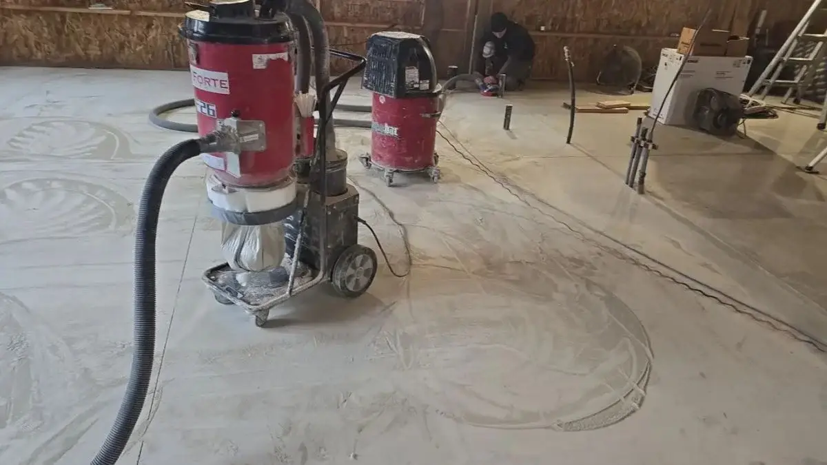 Industrial diamond grinding at CSP3 preparation level for correct microcement adhesion